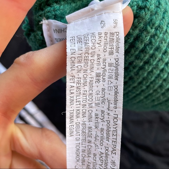Zara beanie in forest green, perfect condition. - Picture 3 of 4